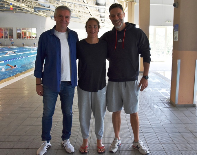 Η πρωταθλήτρια κολύμβησης Νόρα Δράκου προετοιμάζεται στο Δημοτικό Κολυμβητήριο Νάουσας
